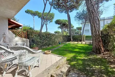 Image de Vacation Home à Marina Dei Ronchi avec 2 chambres à coucher, 5 couchages