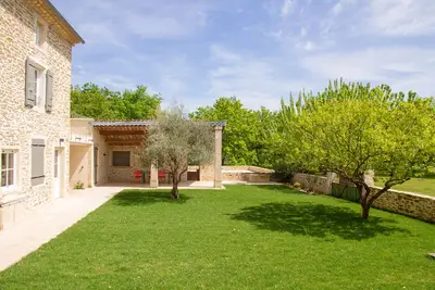 Image de Mas en pierre du XIXe - Piscine - Très calme entouré de lavandes et de vignes