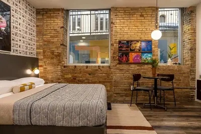Image de 5 King Bed Suites at The Finnley Hotel in Dt Gr