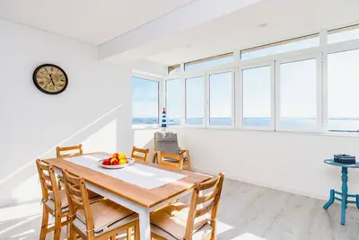 Image de Lindo Apartamento a 10 Minutos de Lisboa com ExplĂŞndidas Vistas Sobre o rio Tejo