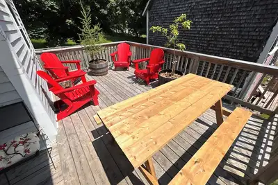 Image de Enjoy a cozy stay at Sunflower House, a three-bedroom home in Sackville, N. B.