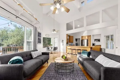 Image de Canyon Cottage - 1 Acre w/Fire Pits & Game Room!
