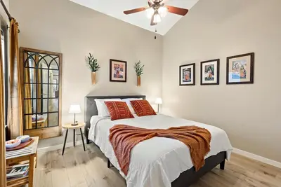 Image de Artist's Tower Townhome 🎨 2br w Loft & Study