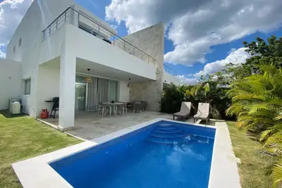 Image de Stylish Spacious Villa Pool Hot tub Near The Beach