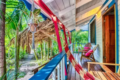 Image de Caribbean-style home — 5 min walk to the beach!