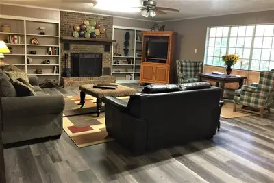 Image de Mountain Harbor's four bedroom house by RedAwning