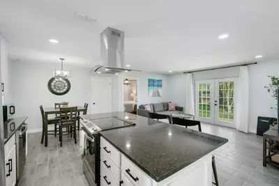 Image de Newly Remdl Family friendly King bed 3br w/4Smart Tv.