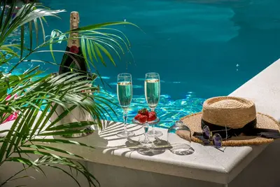 Image de Apartment with Heated Outdoor private pool