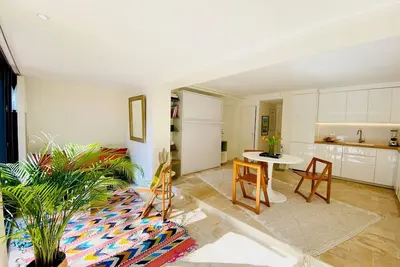 Image de Joli Rez de Jardin avec Piscine Privative