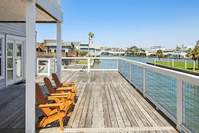 Image de Tranquil Waters | Pet Friendly, Canal Access!