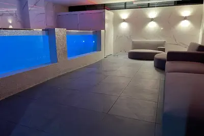 Image de 6 bedroom Apt, Lleras Park(Heated private pool/Jacuzzi)