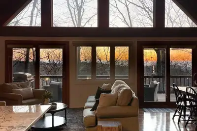 Image de Spacious Beech Mtn Chalet - 2 miles from the slopes!