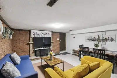 Image de Family sized apartment 20min to Downtown