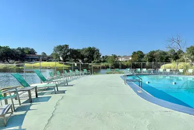 Image de 2Bed/2Bath Fwb Condo by the Lake