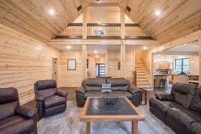 Image de Beautiful Home\/Cabin on Pine Creek \"Location Location\" Built 2018.