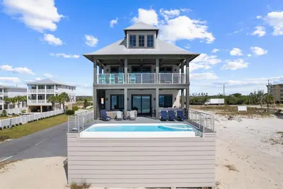 Image de Mojo Risin: Massive Beachfront Mb Home- Amazing Outdoor Space & Pool, Sleeps 21
