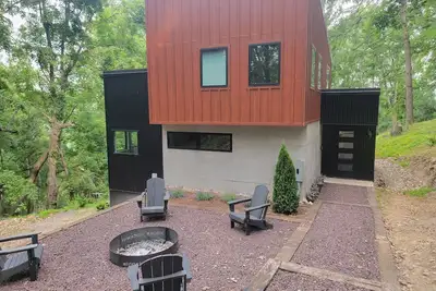 Image de Stunning modern cabin high on a ridge with sunrise and sunset views!