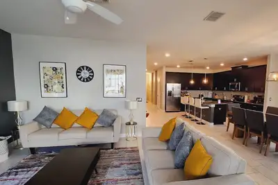 Stunning 6br/5ba Villa W/Private Pool