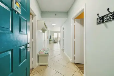Image de New Listing! Beach Colony Tower - Indoor Pool - Hassle-Free Check Out