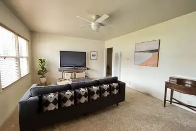 Image de Updated Classic Downtown Slo Home close to hiking, food & downtown!