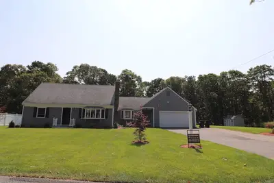 Image de Minutes to Mayflower Beach - 5 Bedroom Sleeps 9