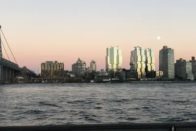 Image de Modern, elegant, and large 2-bedroom Apt# 3 near Wtc