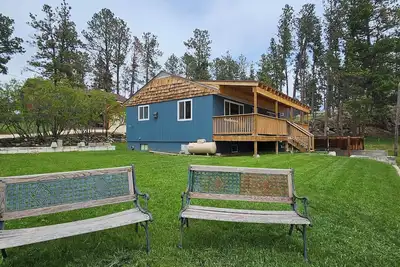 Image de 2 Benches Cottage in Custer by Mount Rushmore