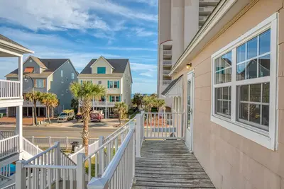 Image de Affordable Ocean view 2bd - Walk 2 Beach - Pet Friendly
