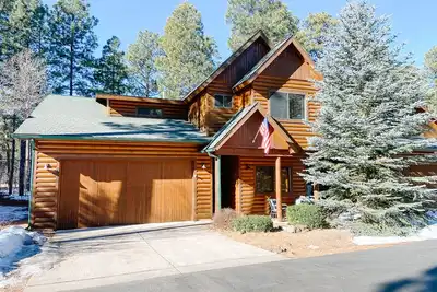 Image de Big Summer Blowout: Modern Pinetop Cabin. 1/2 miles from trails. Kid friendly
