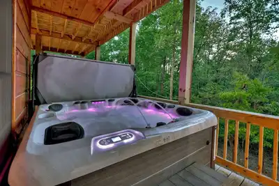 Image de Rohring Retreat - Bask in comfort on the deck and play games in the game room!