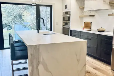 Image de Family friendly home in Toronto's west end. Minutes to Humber River!