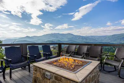 Image de New Listing! Priceless Views, Indoor Pool Firepit Pool Table, Hot Tub, & More