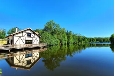 Image de Chalet en bord de lac avec terrasse sur l'eau & vue exceptionnelle