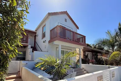 Image de Huge 1200 Sq Ft Updated Spanish Style Apartment- Steps To The Beach And The Bay!