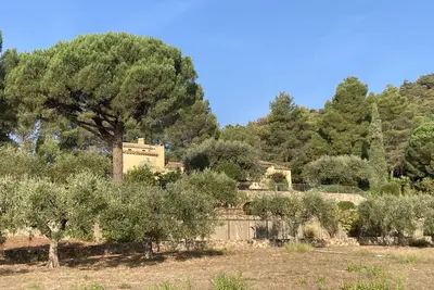 Image de Maison sur 2 ha, Ă 5 mn Ă pied du village, 10 km des plages