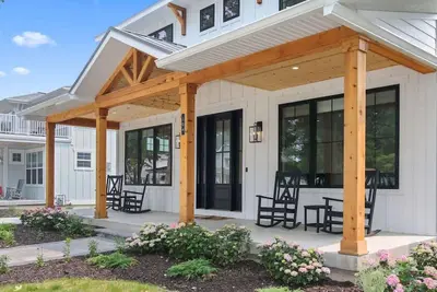 Image de ExpERIEnce South Haven | Beach Farmhouse Steps to South Beach and Lake Michigan