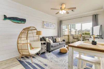 Image de Remodeled condo with bay views, pool, fishing pier, & easy beach access
