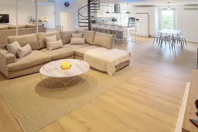 Image de Elegant Duplex 5 Chambres Plages Du Midi A5b003