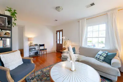 Image de Cozy Midtown cottage, 2. 5 miles from Masters