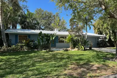 Image de Very close to Siesta Key beaches. Tropical private yard.