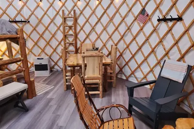 Image de Sweet yurt on beautiful Nikiski lake