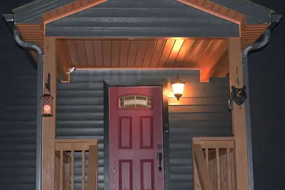 Image de Lazy Bear - HotTub, Pet Friendly, Starlink, Game Room, Private home close to Avl.