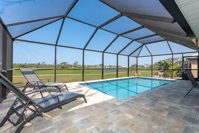 Image de Spanish Villa with Pool overlooking golf course