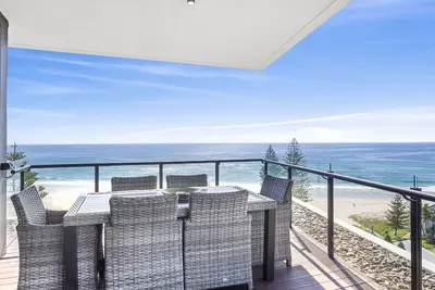 Image de 3 Bedroom Luxurious Palm Beach Penthouse!