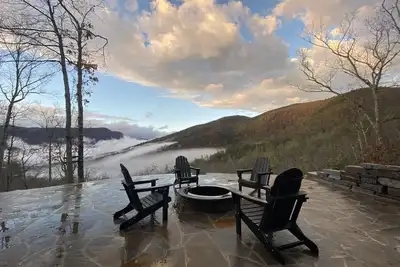 Image de Scenic 7-acre mountain home, seasonal waterfall view, Ev charger, dog friendly!