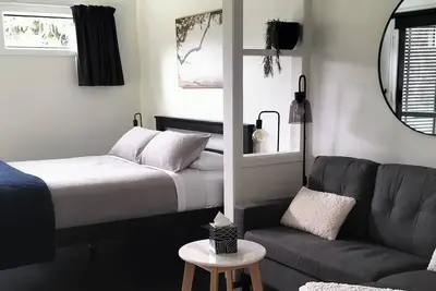 Image de Peaceful country cottage close to town