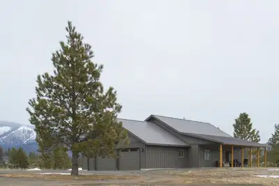 Image de Majestic Bull Elk, Rambler, Views, Porches