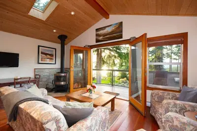 Image de Caboose · Lovely 1-bedroom ocean & mountain views cottage