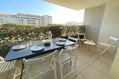 Image de 3p climatisé avec parking, piscine, proche plage et commerces à Sète