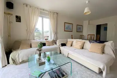 Image de Appartement spacieux face plage avec balcon, parking privé et animaux admis à Trégastel